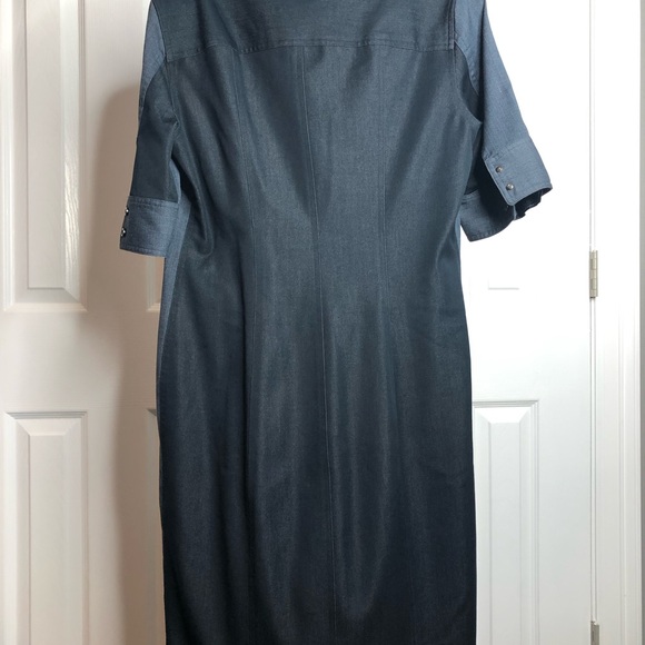 Tahari Two Tone Denim Clasp Button-Down Midi Dress, Size 12 - Picture 2 of 7
